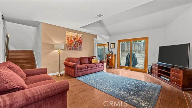 Detail Gallery Image 3 of 37 For 215 E Chestnut Ave #D,  Monrovia,  CA 91016 - 3 Beds | 3 Baths