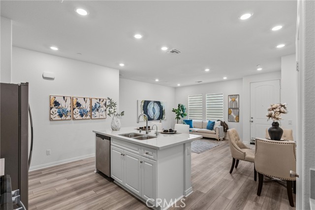 3981 E Huntington Street, Ontario CA: https://media.crmls.org/medias/642c401c-006e-44c8-af75-d528857f0d12.jpg