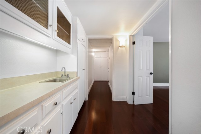 Detail Gallery Image 3 of 22 For 1242 S Barrington #301,  Los Angeles,  CA 90025 - 2 Beds | 2 Baths