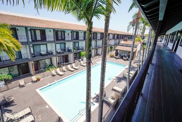 17200 Newhope Street, Fountain Valley CA: https://media.crmls.org/medias/642cf61d-4510-4071-9676-59f0d1f6a727.jpg
