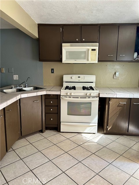 Detail Gallery Image 2 of 8 For 308 N Wateka St, San Jacinto,  CA 92583 - 2 Beds | 1 Baths