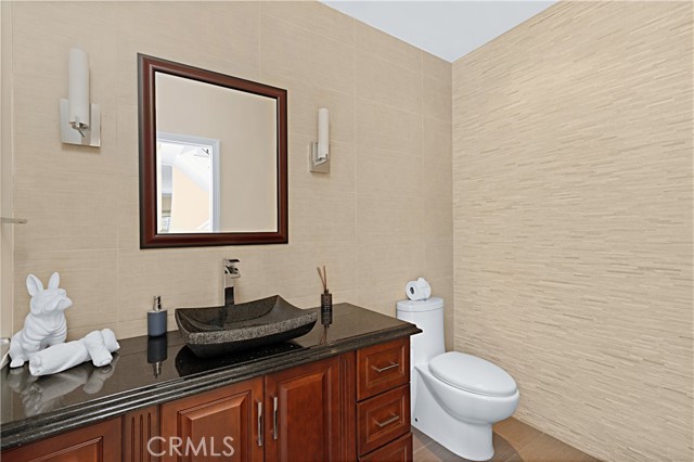 Detail Gallery Image 16 of 37 For 21047 Dumetz Rd, Woodland Hills,  CA 91364 - 4 Beds | 5 Baths