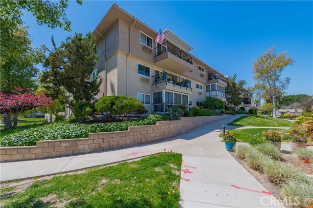 2381 Via Mariposa W, Laguna Woods CA: https://media.crmls.org/medias/642ecdb6-468e-41a8-8087-6fd1ca9c94f9.jpg