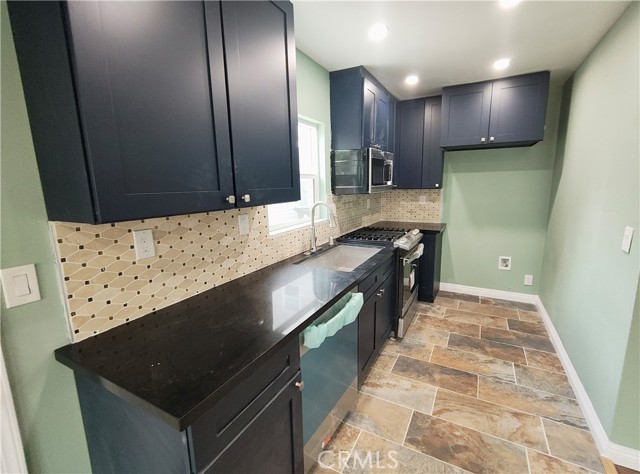 1680 S Rimpau Boulevard, Los Angeles CA: https://media.crmls.org/medias/64307a04-f73d-4520-83ff-4e88f770d6e0.jpg
