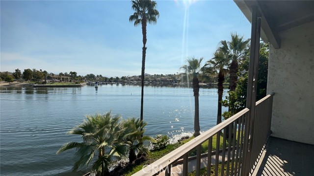 Detail Gallery Image 3 of 22 For 22136 Treasure Island #22,  Canyon Lake,  CA 92587 - 2 Beds | 2 Baths