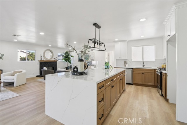 Detail Gallery Image 16 of 49 For 10007 Debra, Granada Hills,  CA 91343 - 4 Beds | 3 Baths