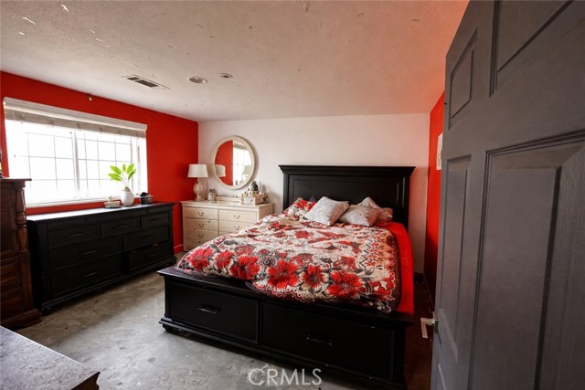 6317 Indio Avenue, Yucca Valley CA: https://media.crmls.org/medias/64322a07-81ee-4761-9e7c-79b65702245c.jpg