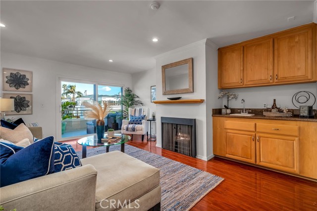 700 Esplanade, Redondo Beach, California 90277, 2 Bedrooms Bedrooms, ,2 BathroomsBathrooms,Residential,Sold,Esplanade,SB23038910