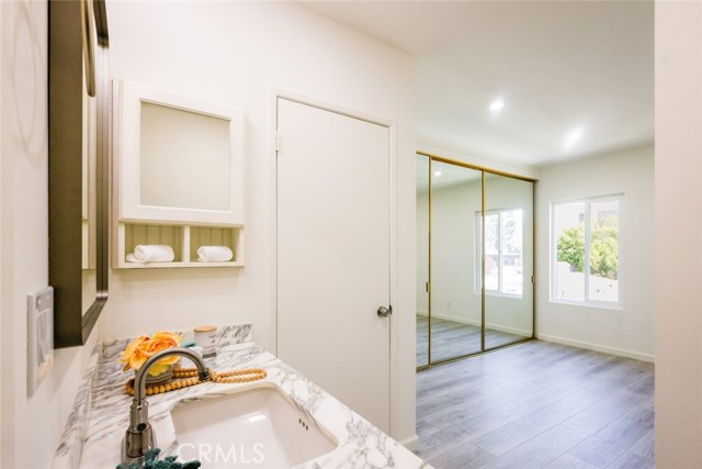 409 Burchett Street, Glendale CA: https://media.crmls.org/medias/6433e721-18e5-47db-a934-1cc33606dbcd.jpg