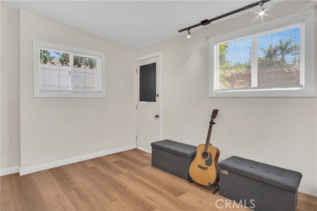 Detail Gallery Image 13 of 42 For 1343 N Whitnall Hwy, Burbank,  CA 91505 - 3 Beds | 2 Baths