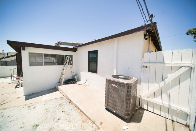 1336 W 118th Street, Los Angeles CA: https://media.crmls.org/medias/643623c5-0d55-4b56-8436-db69c85958b3.jpg