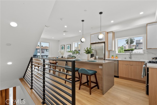 201 S Westlake Ave Unit #203, Los Angeles CA: https://media.crmls.org/medias/6436c31e-b9db-46b7-9da5-cf10b46458eb.jpg