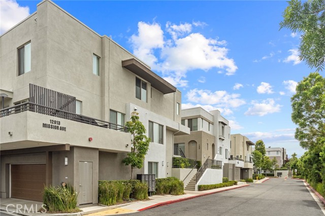 Detail Gallery Image 2 of 31 For 12913 Mission #108,  Hawthorne,  CA 90250 - 2 Beds | 2/1 Baths