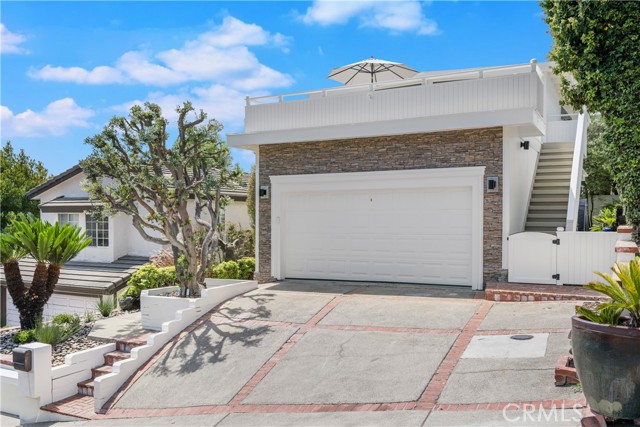 1071 Oro Street, Laguna Beach CA: https://media.crmls.org/medias/6437ee50-4f66-4633-b58d-91d8d7b11608.jpg