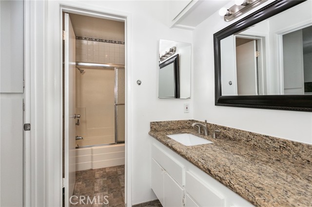 Detail Gallery Image 12 of 19 For 5460 White Oak Ave #K307,  Encino,  CA 91316 - 2 Beds | 2 Baths