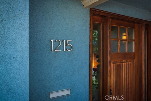 Detail Gallery Image 7 of 20 For 1215 Oak Circle Dr, Glendale,  CA 91208 - 4 Beds | 2/1 Baths