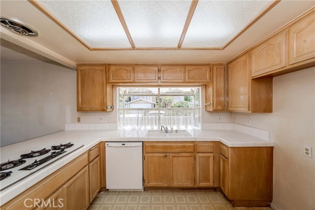 Detail Gallery Image 14 of 40 For 1005 Park Circle Dr, Torrance,  CA 90502 - 3 Beds | 2/1 Baths
