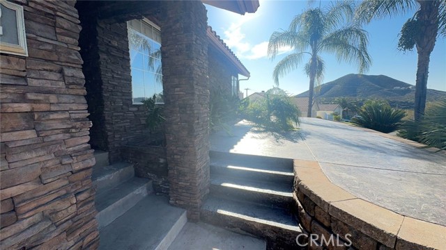 Detail Gallery Image 5 of 41 For 22962 Giant Fir Pl, Canyon Lake,  CA 92587 - 3 Beds | 2 Baths