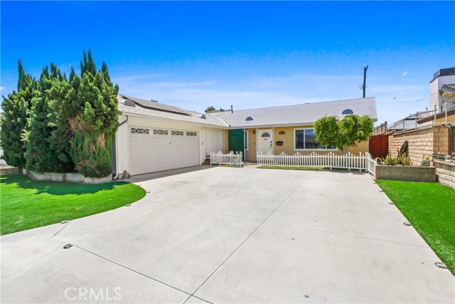 Detail Gallery Image 1 of 1 For 6422 Larkspur Cir, Huntington Beach,  CA 92647 - 4 Beds | 2 Baths