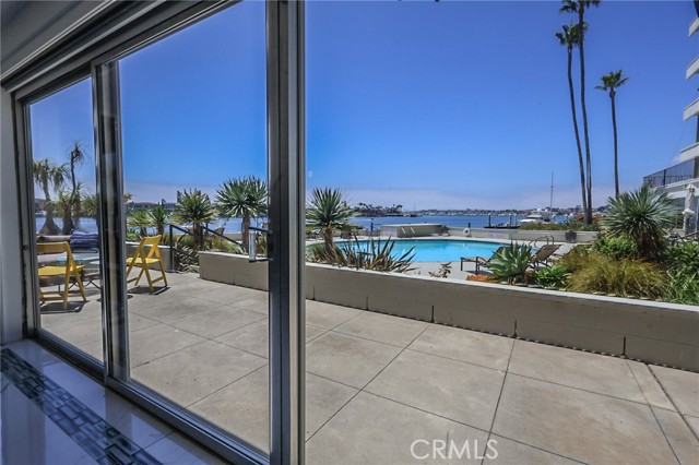 2525 Ocean Boulevard, Corona del Mar CA: https://media.crmls.org/medias/643b9a62-d8cd-42ea-991e-59b66e37bfc8.jpg