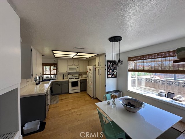 Detail Gallery Image 6 of 8 For 7025 Palm Dr, Rancho Cucamonga,  CA 91701 - 3 Beds | 2 Baths