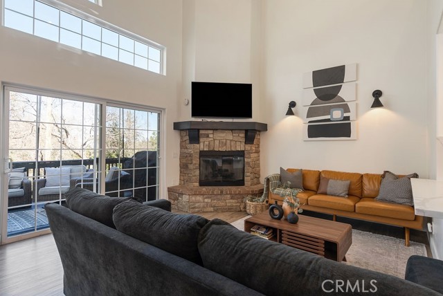 Detail Gallery Image 9 of 33 For 1498 Deer Way, Lake Arrowhead,  CA 92352 - 3 Beds | 2 Baths