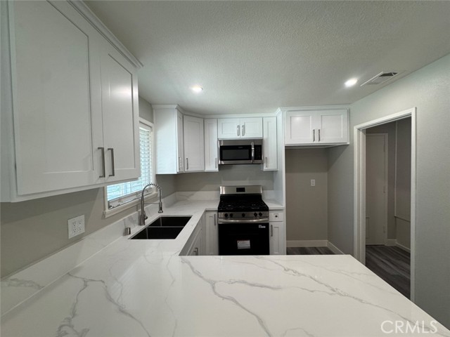 8667 Colorado Avenue, Riverside CA: https://media.crmls.org/medias/643e408b-d337-493f-a405-590c469ddb77.jpg
