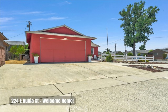 224 E Nubia Street, Covina CA: https://media.crmls.org/medias/643f43d5-3eaa-4a0e-941e-760771907ecd.jpg
