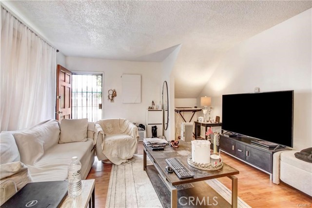 11258 Ohio Avenue, Los Angeles CA: https://media.crmls.org/medias/643f4d02-cb46-4c92-ae87-0025e83e6113.jpg