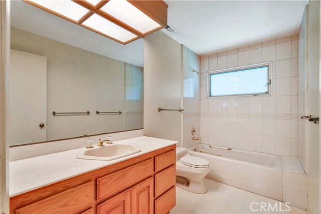 5118 Willow Wood Road, Rolling Hills Estates CA: https://media.crmls.org/medias/64403018-9a7e-4a5e-8c94-6b455c9ddf36.jpg