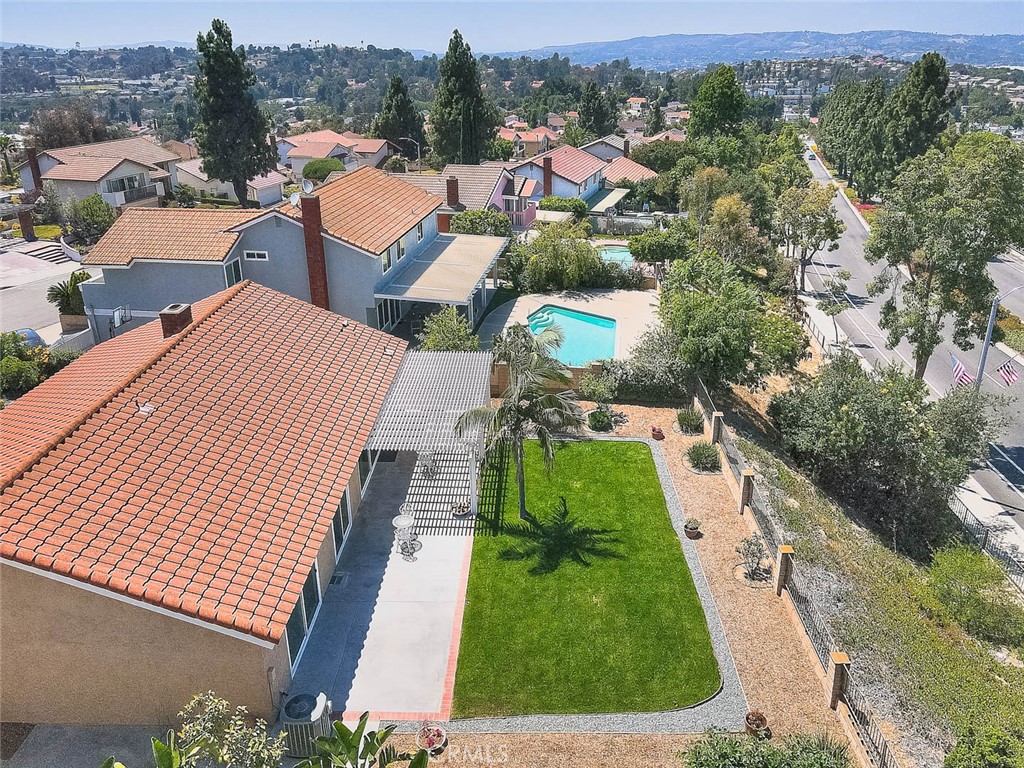 https://media.crmls.org/medias/64407e09-8ff1-4325-8b7b-b3f0f8e518f2.jpg?preset=X-Large