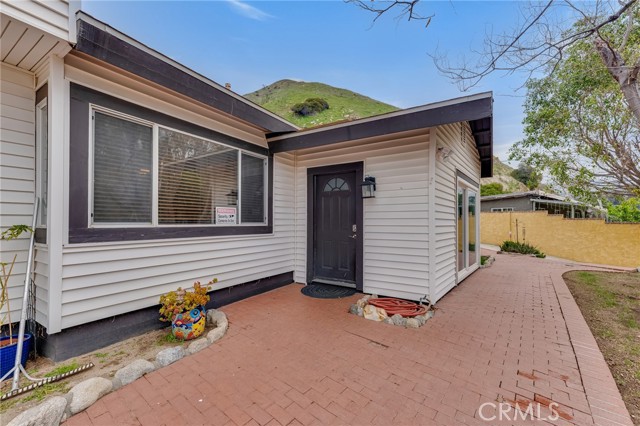 Detail Gallery Image 3 of 30 For 9707 Foothill, Sylmar,  CA 91342 - 4 Beds | 3 Baths