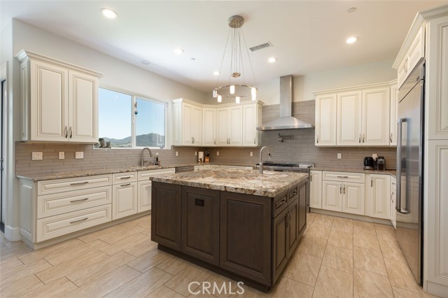 Detail Gallery Image 8 of 55 For 2260 Panoramic, Vista,  CA 92084 - 3 Beds | 5/1 Baths