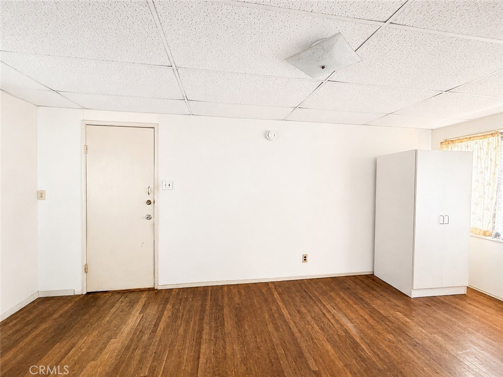 https://media.crmls.org/medias/6440c7ea-766b-4530-ada2-5e8b8340a8bc.jpg?preset=X-Large