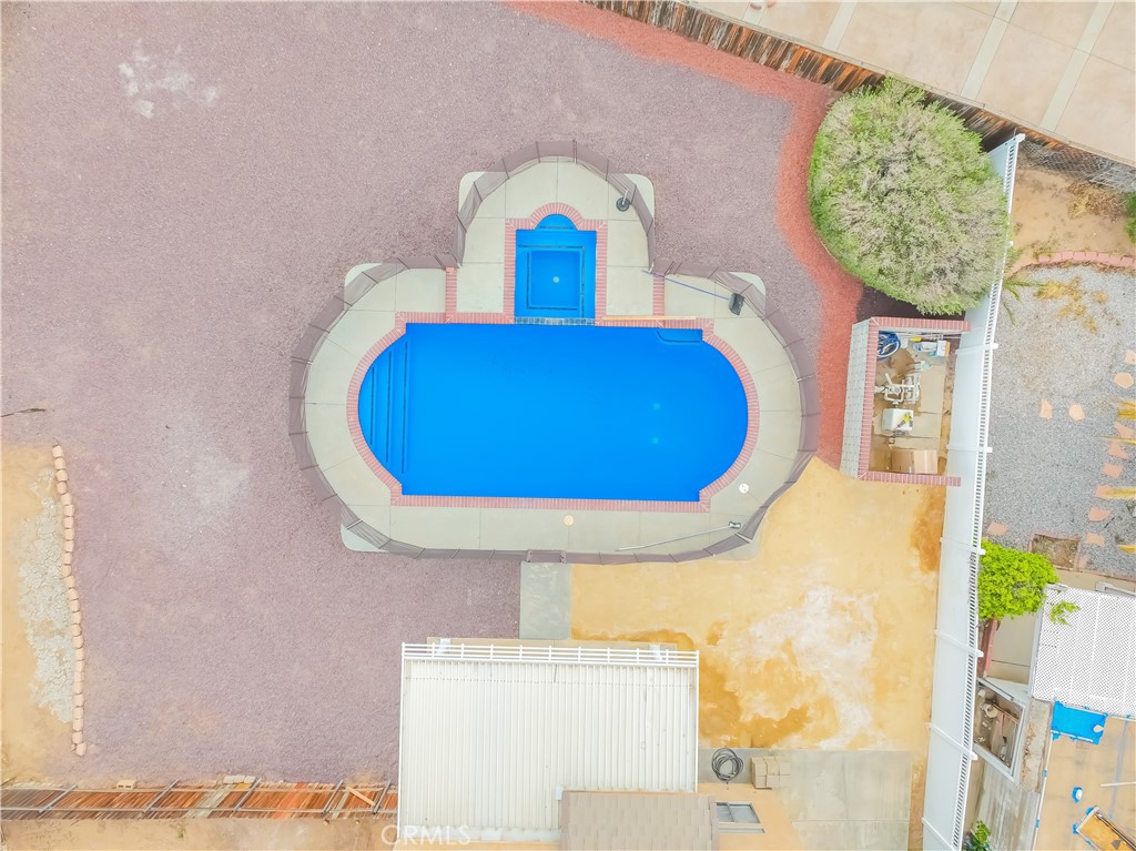 https://media.crmls.org/medias/64411af5-50dd-4127-9830-75eb10d3ddfe.jpg?preset=X-Large