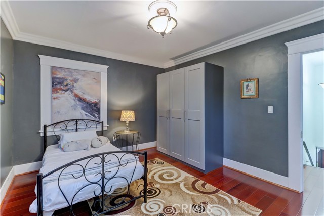 223 N St Andrews Place, Los Angeles CA: https://media.crmls.org/medias/6441e9b5-4e04-43f5-be19-1363dee3320e.jpg