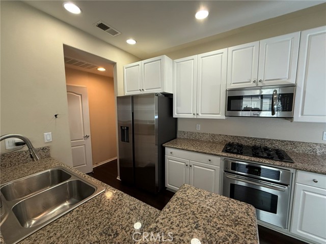 Detail Gallery Image 12 of 39 For 30505 Canyon Hills Rd #403,  Lake Elsinore,  CA 92532 - 2 Beds | 2/1 Baths