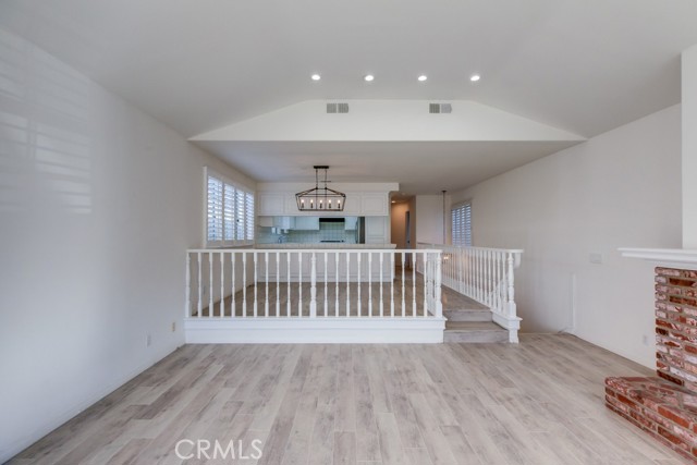 645 Longfellow Avenue, Hermosa Beach CA: https://media.crmls.org/medias/64428138-dfb9-48b6-80a8-23b513a1f19c.jpg