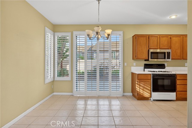 Detail Gallery Image 17 of 27 For 1232 Paseo Azul, Corona,  CA 92879 - 2 Beds | 2/1 Baths