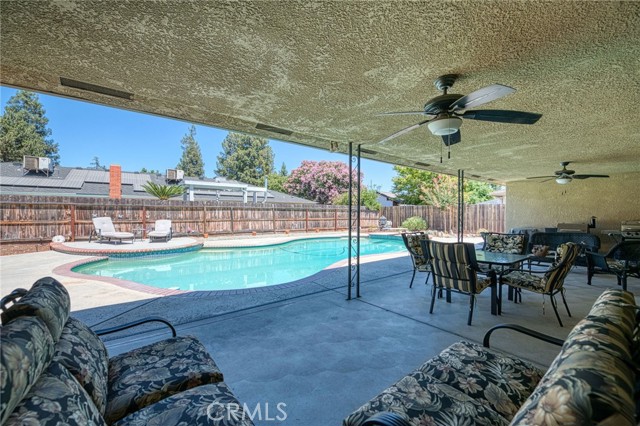 6442 N Gentry Avenue, Fresno CA: https://media.crmls.org/medias/64449b3a-5ac4-454f-a2bc-21f1c670e687.jpg