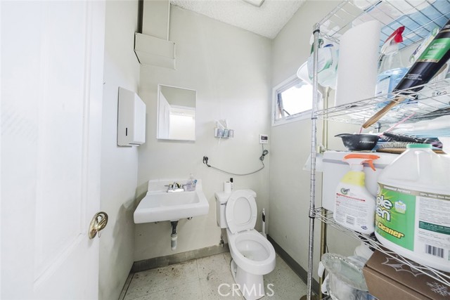 2006 E Foothill Boulevard, Pasadena CA: https://media.crmls.org/medias/6444a938-ae35-43e1-8ec8-bf6d42f40d0e.jpg