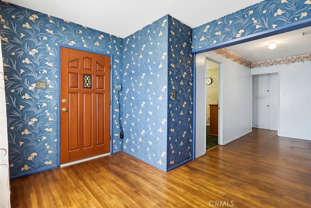 https://media.crmls.org/medias/64455505-d473-4a17-88e0-d4c652a77ef3.jpg?preset=X-Large
