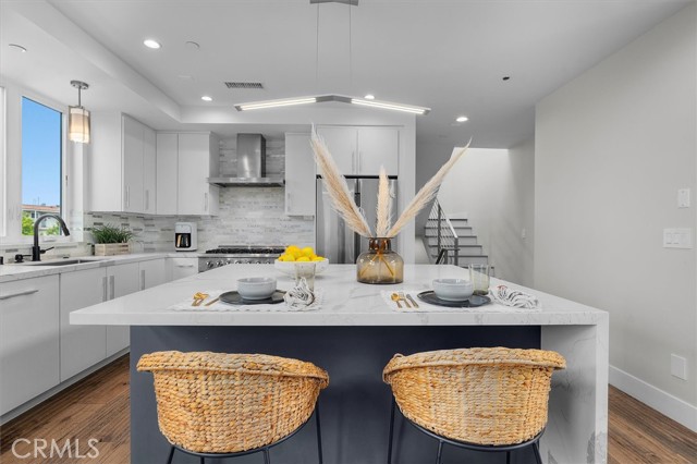 Detail Gallery Image 3 of 36 For 2713 Carnegie Ln #B,  Redondo Beach,  CA 90278 - 5 Beds | 4 Baths