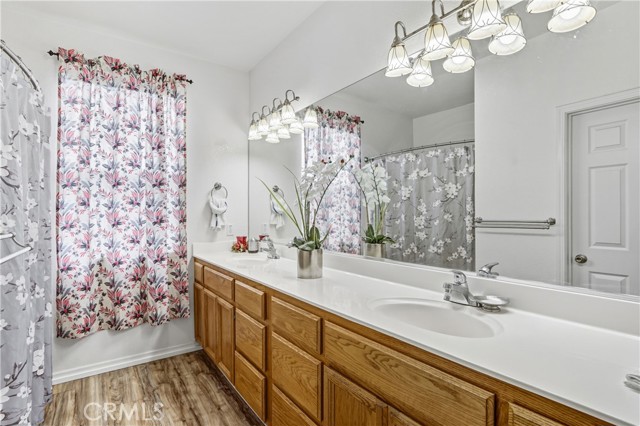 9209 Rosecut Court, Sacramento CA: https://media.crmls.org/medias/64467c00-1d56-40de-95d7-846ee8f45bca.jpg