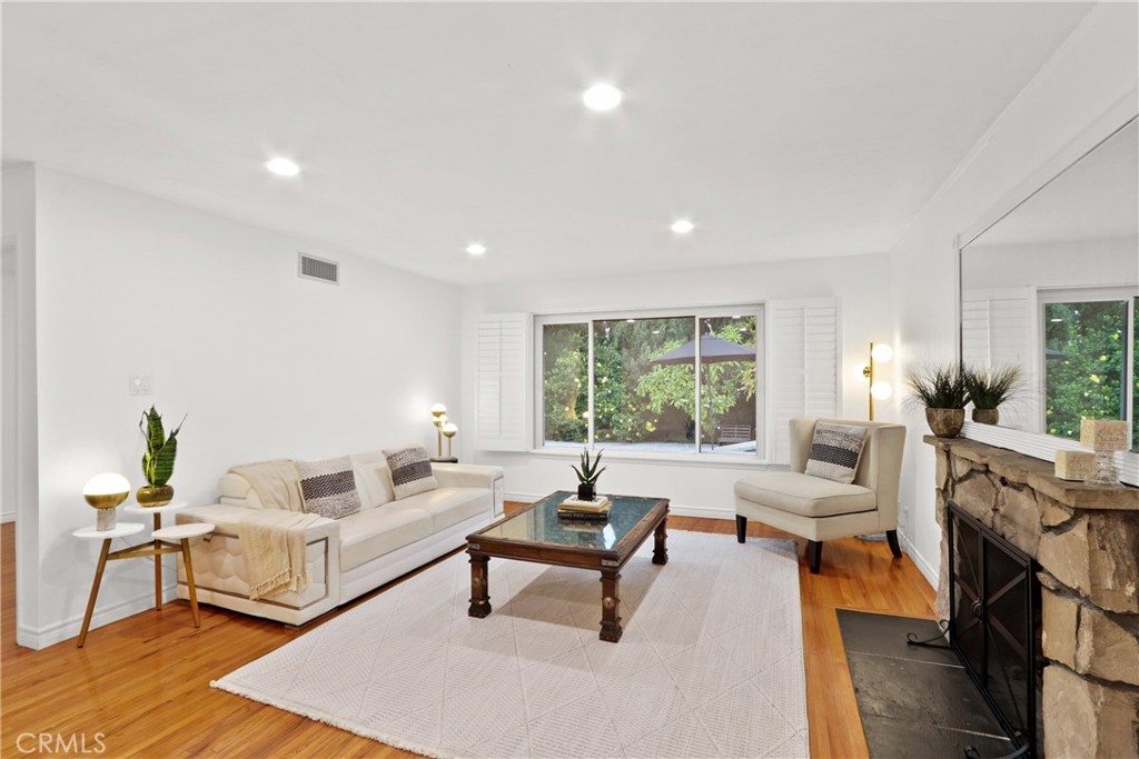 MLS #OC25260013 image #6