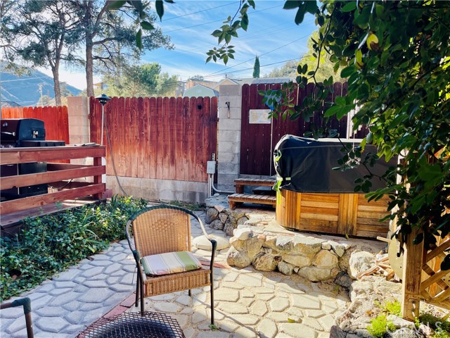 921 Piru Way, Frazier Park CA: https://media.crmls.org/medias/6447a815-a41b-43e2-b814-5b906d776f51.jpg