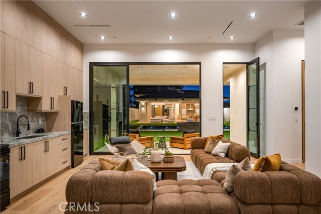 Detail Gallery Image 58 of 72 For 11826 Kling St, Valley Village,  CA 91607 - 6 Beds | 5/1 Baths