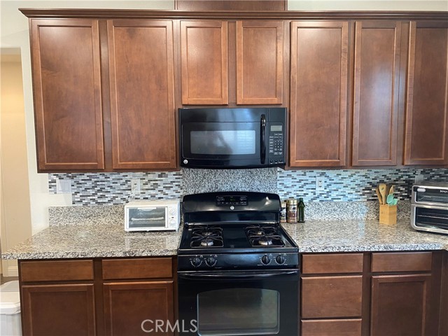 17620 Comfrey Drive, San Bernardino CA: https://media.crmls.org/medias/6449422a-d159-448d-bc36-635d2d683f56.jpg