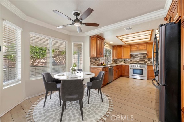 Detail Gallery Image 13 of 26 For 6364 Wellesley Ct, Chino,  CA 91710 - 5 Beds | 3 Baths