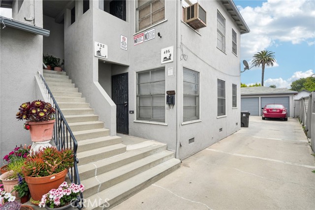 494 Almond Avenue, Long Beach CA: https://media.crmls.org/medias/644b69de-3c71-4bc1-8a48-019dd74917c0.jpg